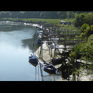 Am Río Nalón sind die Boote bei Ebbe mit Leitern zu erreichen